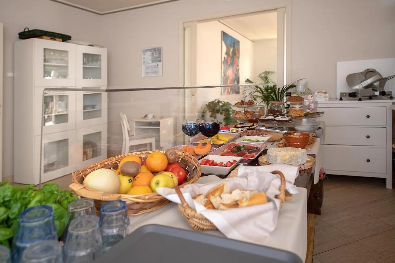 Relais Villa Isabel Pietrasanta Bed & Breakfast